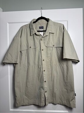Patagonia Men's Island Hopper Shirt Light Khaki short sleeve fishing